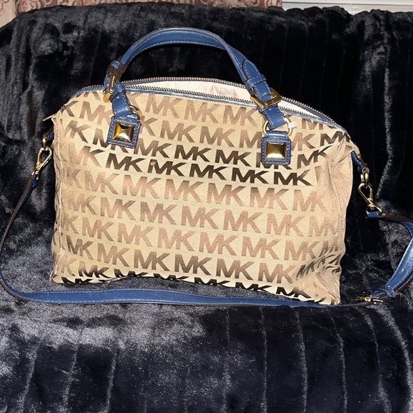 Michael Kors - Picture 1 of 3